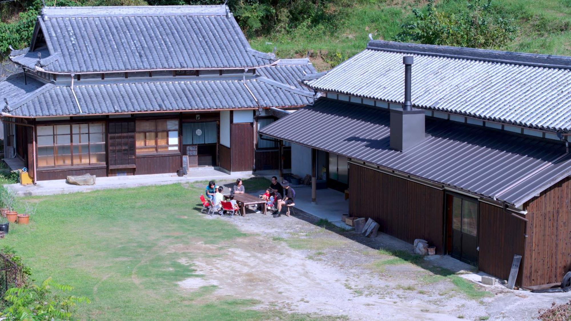 猫と図書館のある宿 草地家 Kusachike Minamiawaji Esterno foto