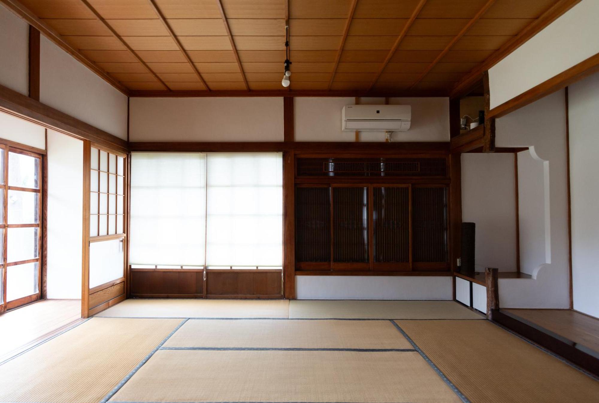 猫と図書館のある宿 草地家 Kusachike Minamiawaji Esterno foto