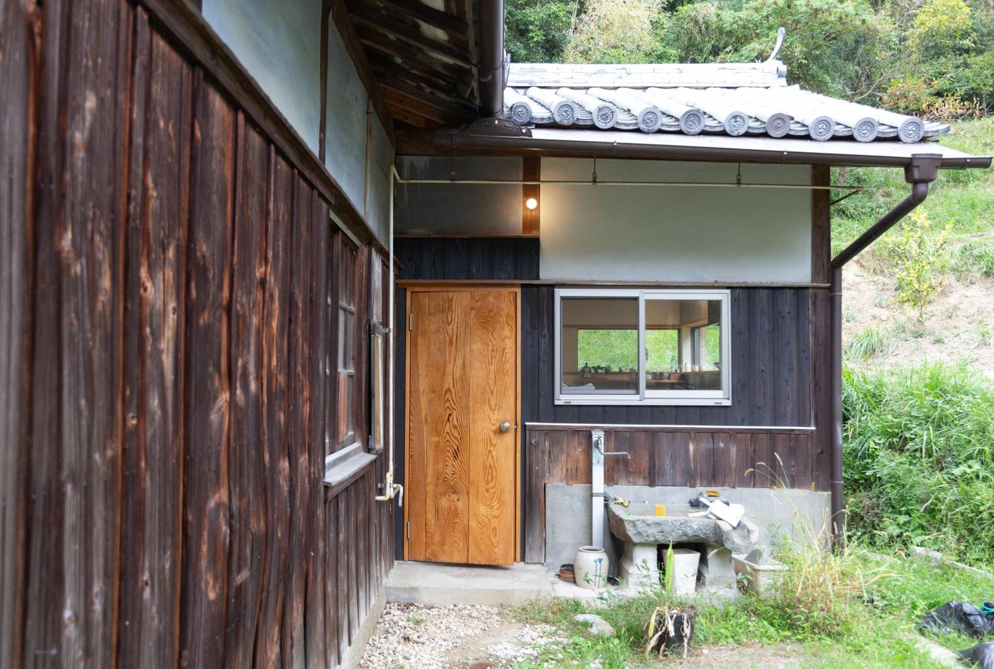 猫と図書館のある宿 草地家 Kusachike Minamiawaji Esterno foto