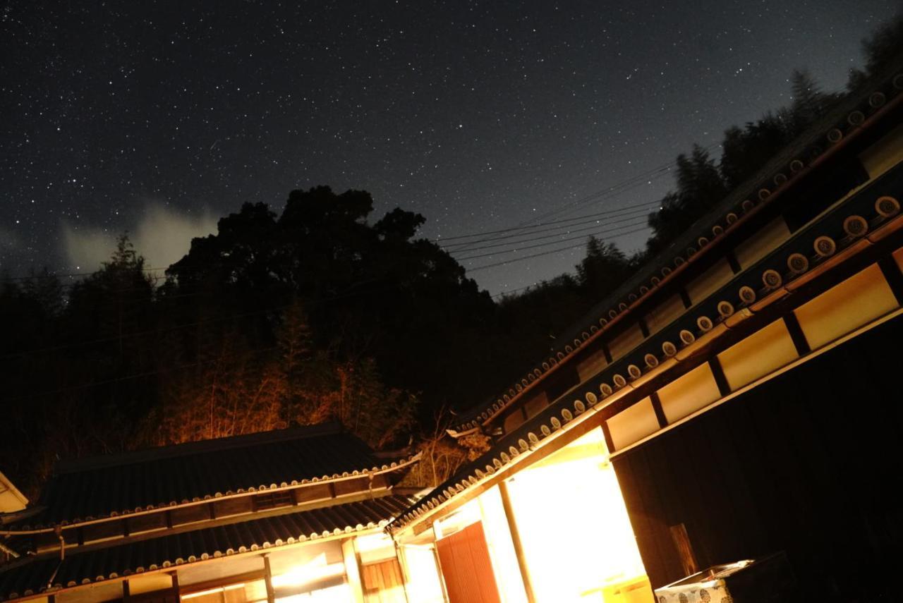 猫と図書館のある宿 草地家 Kusachike Minamiawaji Esterno foto